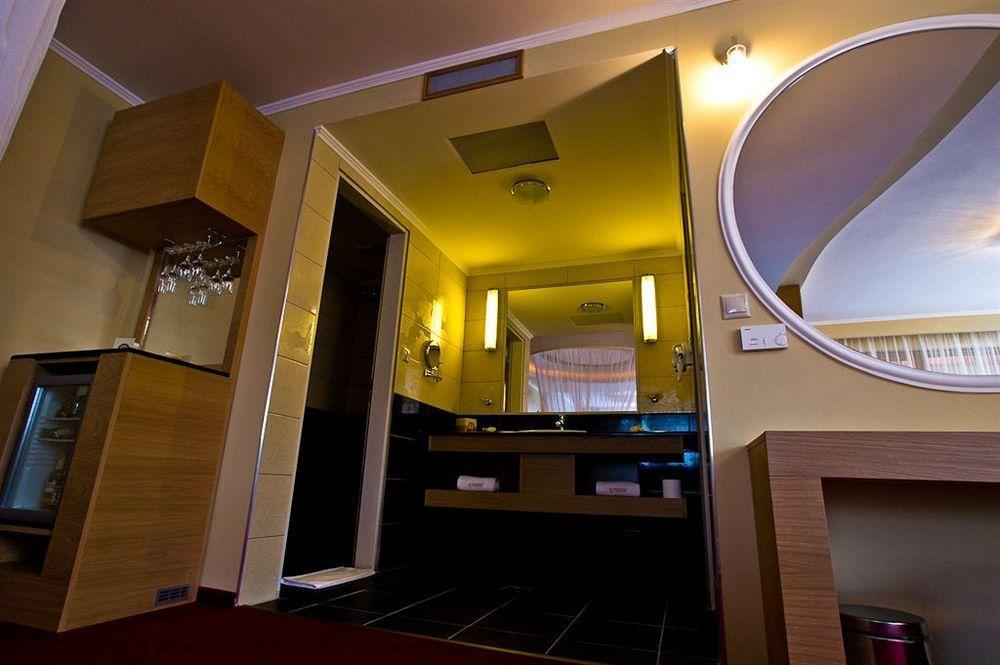 Erdospuszta Club Hotel Fenyves Debrecen Exterior foto