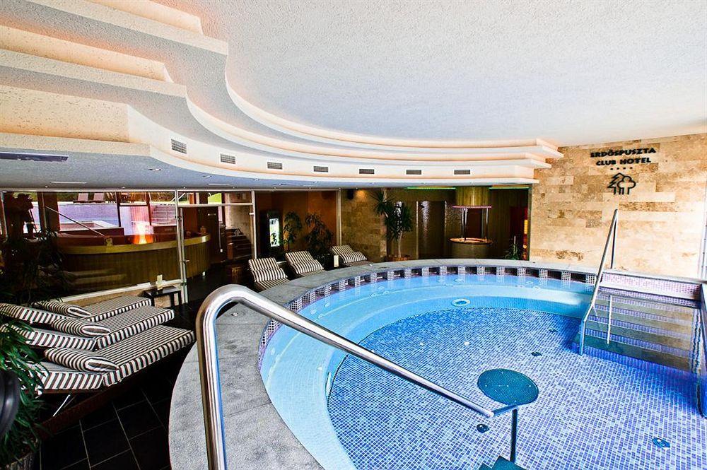 Erdospuszta Club Hotel Fenyves Debrecen Exterior foto
