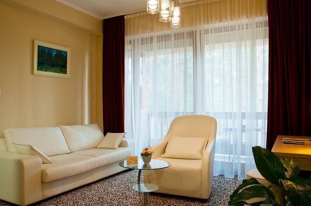 Erdospuszta Club Hotel Fenyves Debrecen Exterior foto