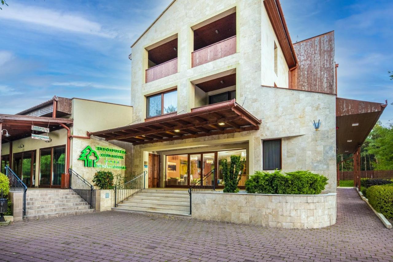 Erdospuszta Club Hotel Fenyves Debrecen Exterior foto