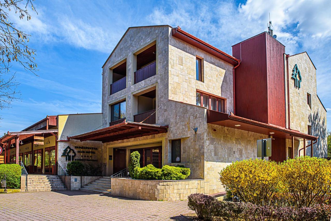 Erdospuszta Club Hotel Fenyves Debrecen Exterior foto